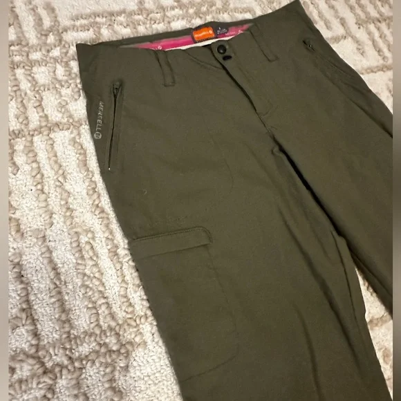 Women’s Merrill size 8, hiking pants in new condition olive color - Picture 4 of 11